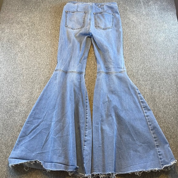 We The Free Light Wash High Rise Super Flare Bell Bottom Jeans Size 26x32 - Picture 7 of 12